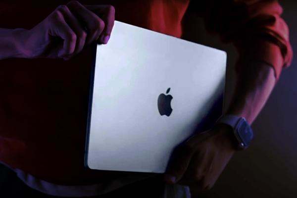苹果超薄笔记本是哪一款？15英寸MacBook Air！