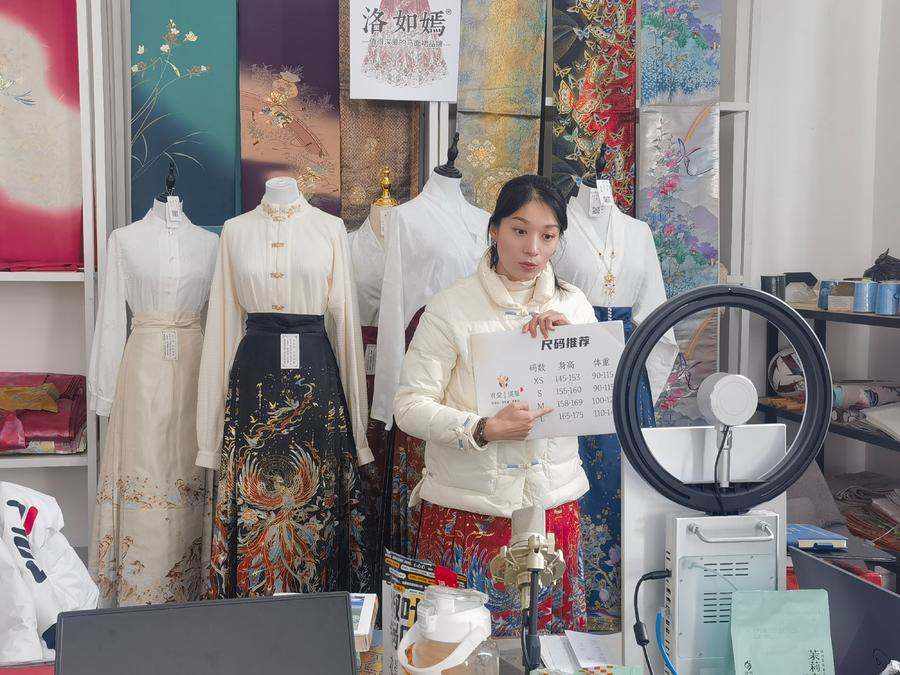过年曹县汉服卖了3个亿，马面裙供不应求，厂家忙坏了！